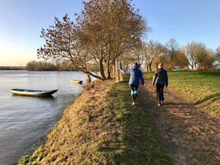 Aux alentours Aux alentours